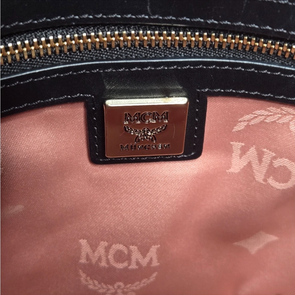 MCM Dessau Drawstring Bag in Visetos - Picture 8 of 10